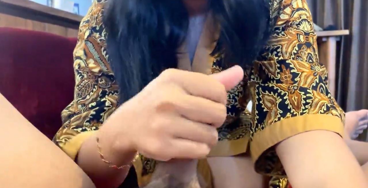 Di Pijit Biduan Dangdut Sehabis Nyanyi
