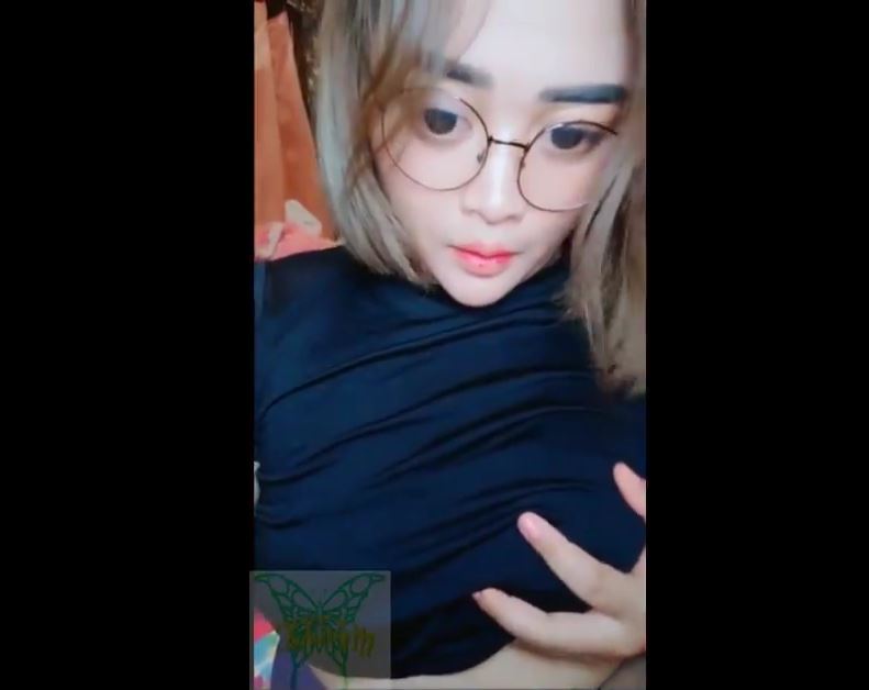 Keasikan Bercumbu Di Gubuk Tua Viral Pasangan Muda Mudi Ketahuan Warga Setempat